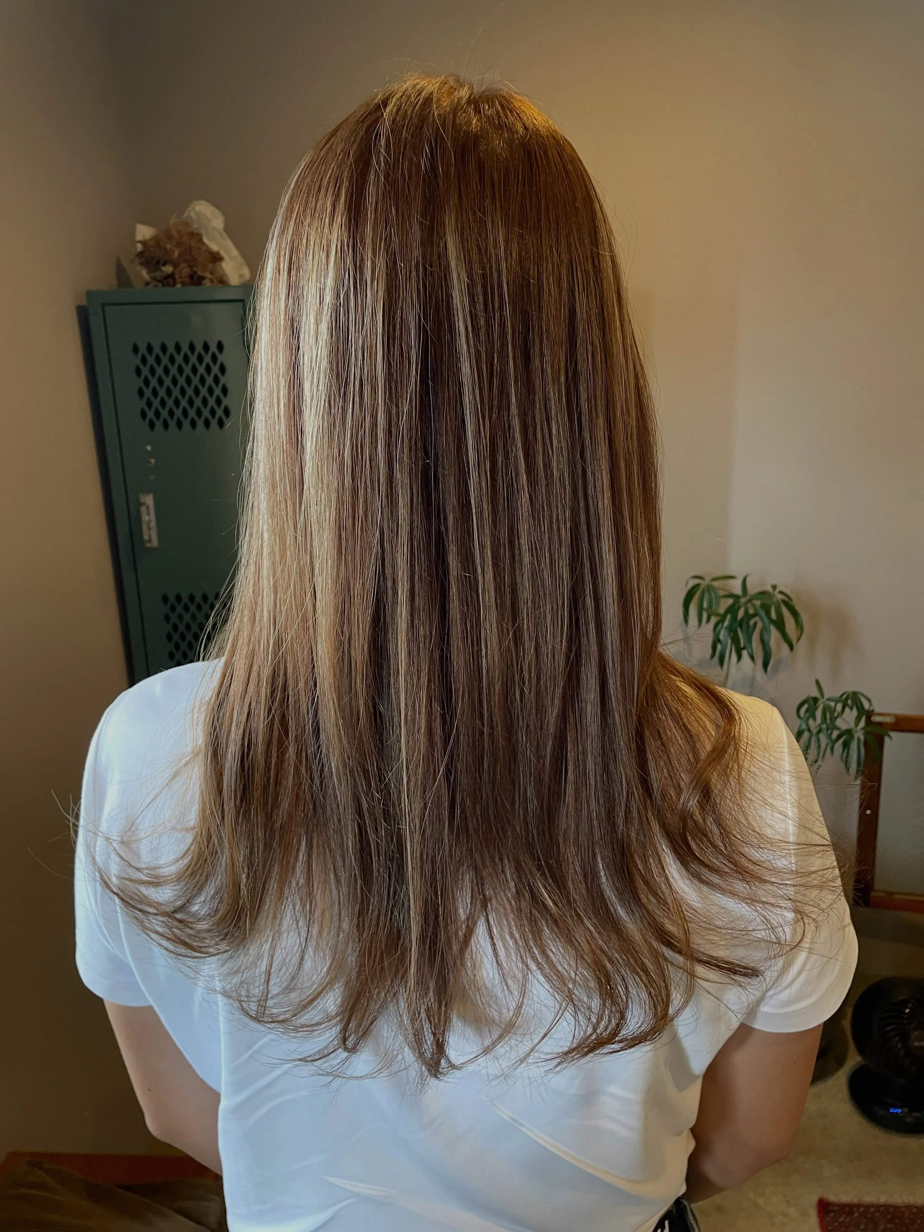 透明感たっぷりのヘアスタイルと言えば、ブリーチなしのハイトー...