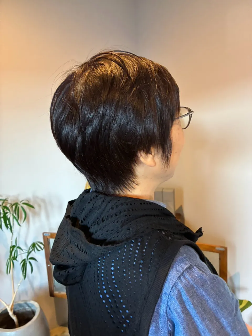 秋の訪れとともに、髪色を少し変えてみませんか?